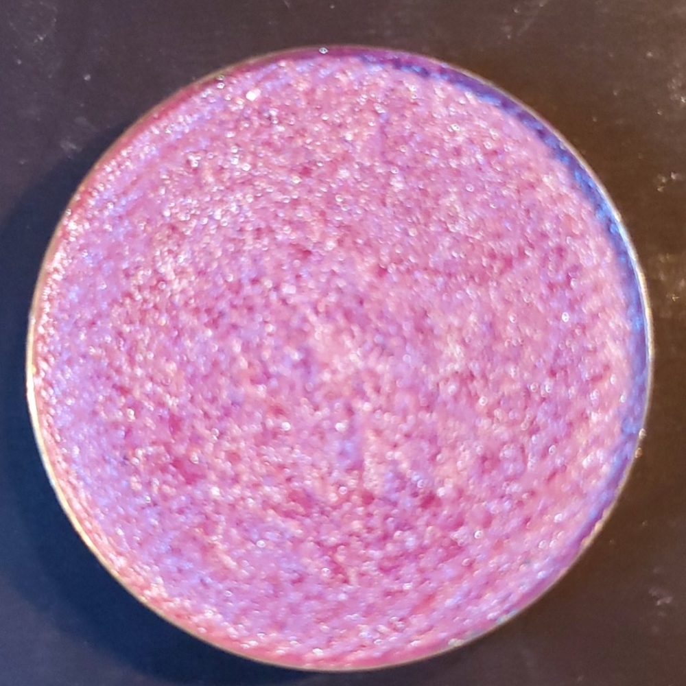 Devinah cosmetics charmed shimmery duochrome